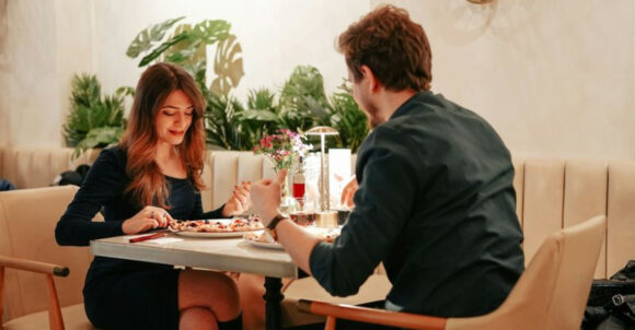 7 Date Night Habits That Instantly Expose Insecurity