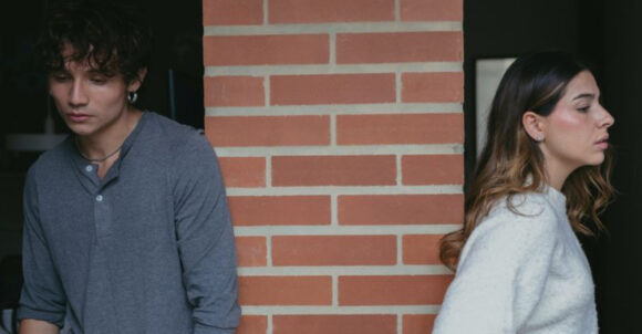 7 Relationship Red Flags People Often Overlook