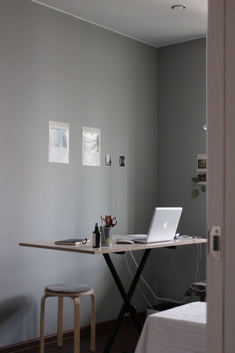 A Minimal-Distraction Environment