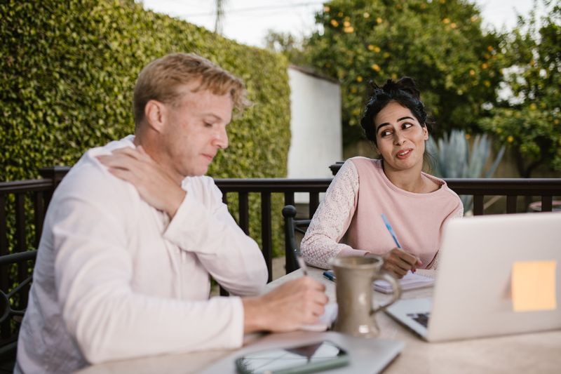 Ignoring Emotional Cues During the Conversation