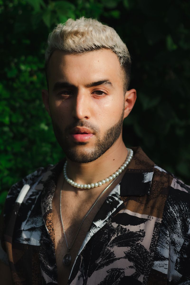 Pearl Necklaces as a Forced Trend