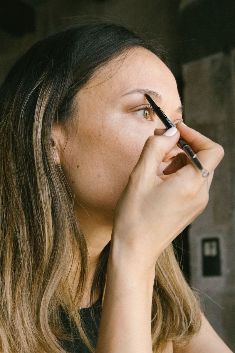 Pencil-Thin Eyebrows
