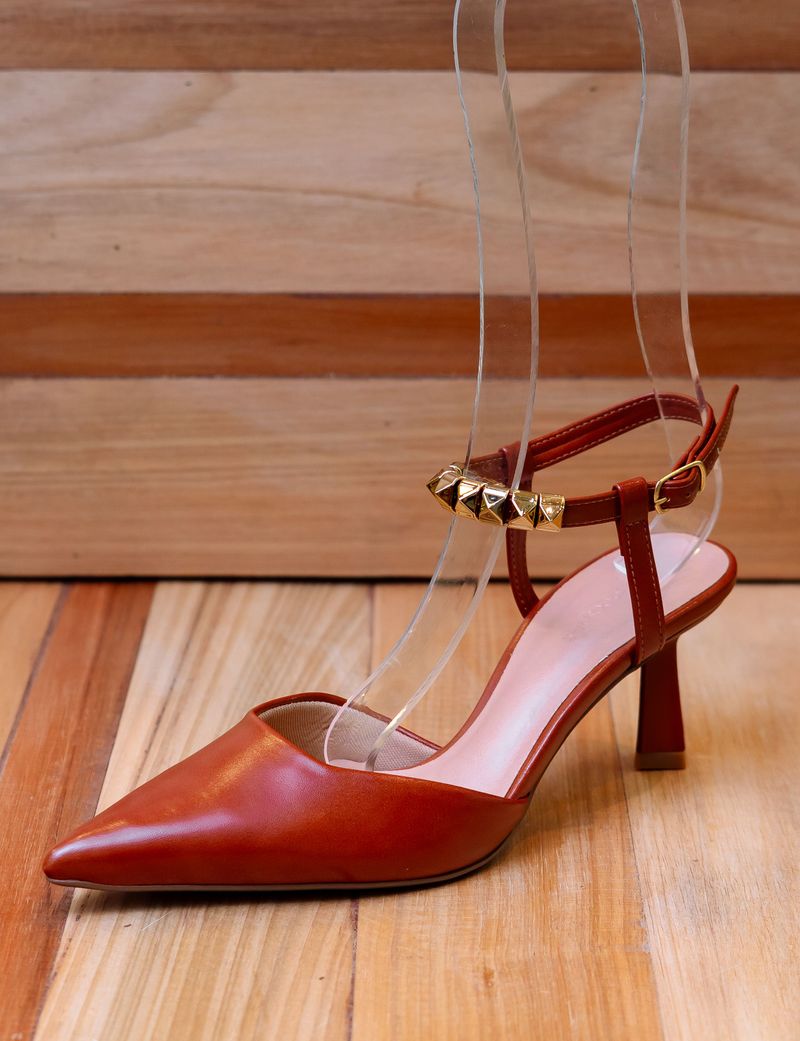 Pointed-Toe Kitten Heels