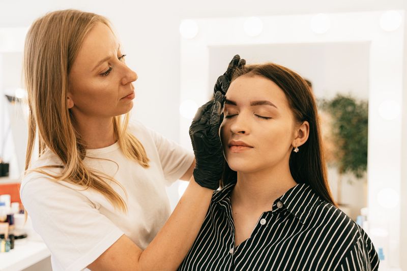 Thin Eyebrows With a Modern Twist