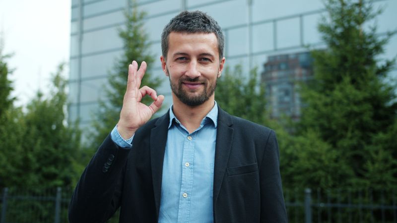 Use Relaxed, Purposeful Hand Gestures