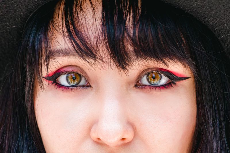 Using Harsh Black Eyeliner All Around the Eyes