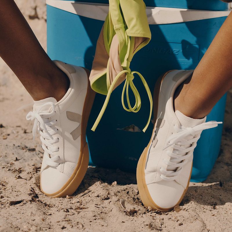 Veja Campo Leather