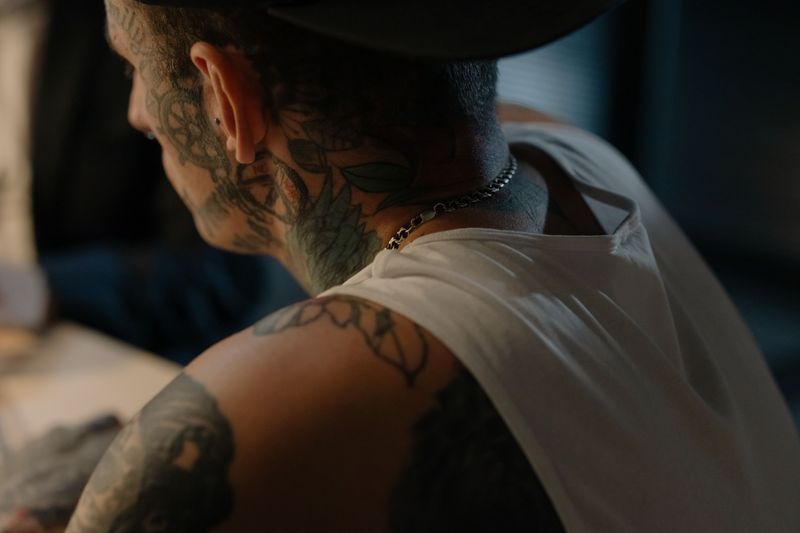 Visible Tattoos Paired with Sleeveless Clothing