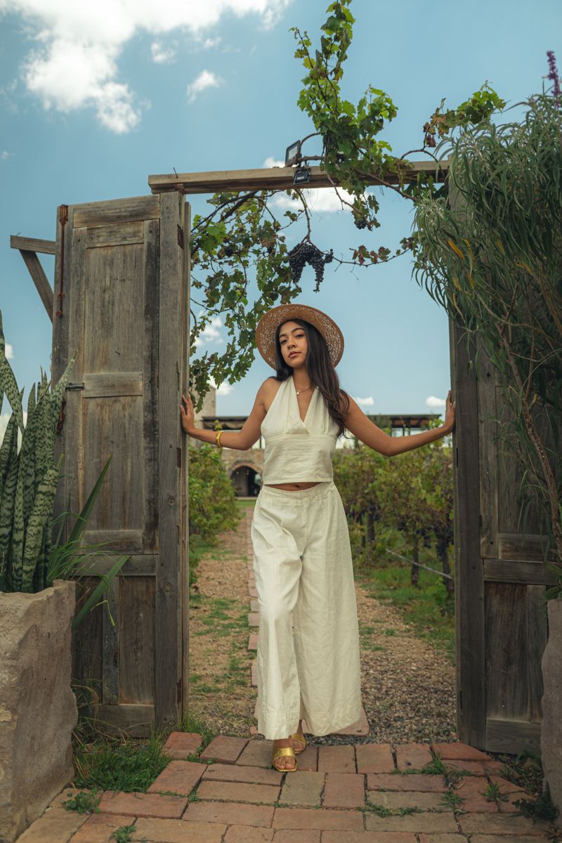 Wide-Leg Linen Pants