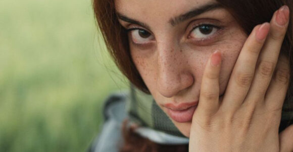 These 12 Unique Facial Features Make a Woman Stand Out in Any Crowd