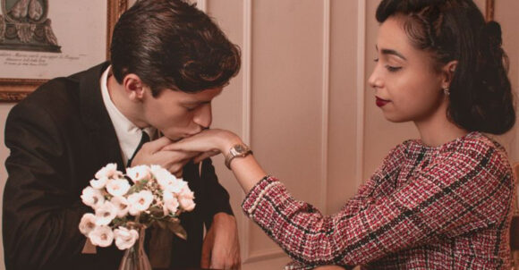 These 13 Old-School Relationship Habits Would Raise Eyebrows Today