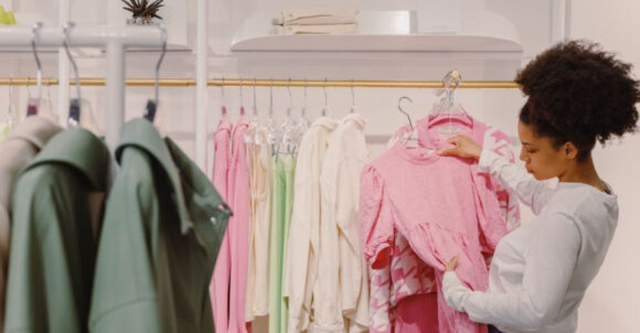 12 Fashion Habits That Can Shape Personal Style Regardless of Budget
