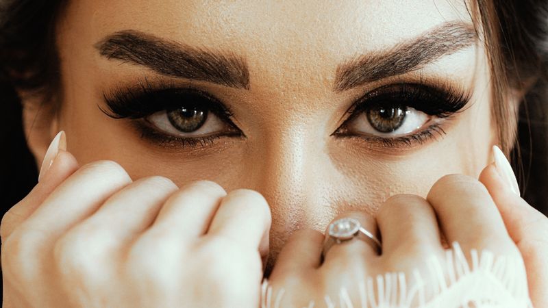 Avoid Making Brows Too Thick