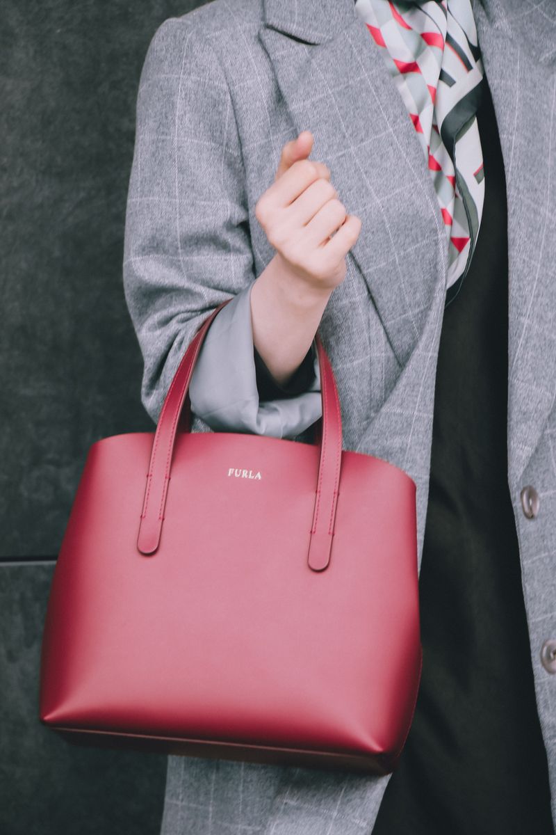 Choosing Simple, Coordinated Accessories