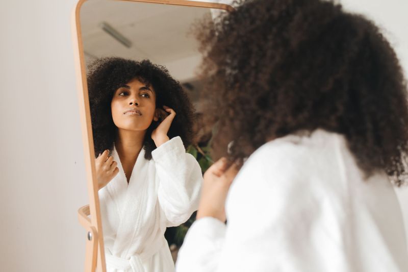Dismissing Compliments About Your Looks