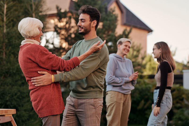 Knowing the Whole Street vs. Smaller Social Circles