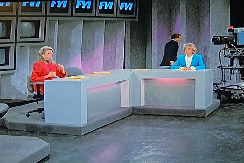 Murphy Brown - The FYI Television Newsroom