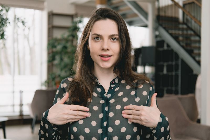 Using Open, Relaxed Body Language