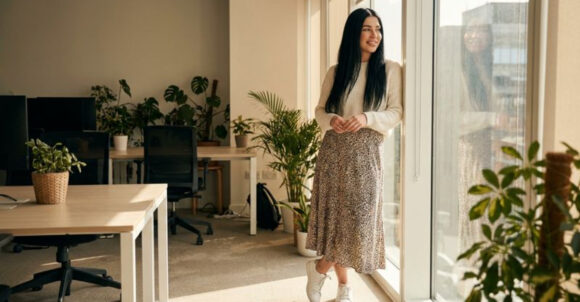 For Relaxed Office Dress Codes, These 8 Comfortable Outfit Formulas Work Well