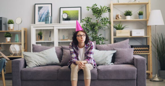 10 Thoughts That Can Cross an Introvert’s Mind at Social Events
