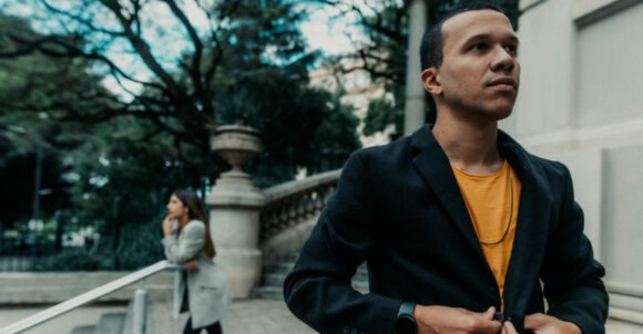 11 Behaviors That Can Make a Man Difficult to Trust