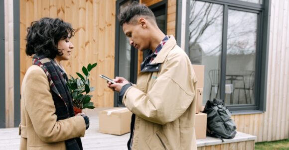 13 habits that can put unnecessary pressure on a new relationship