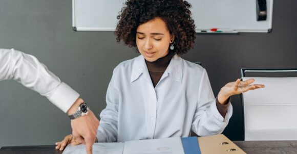 13 Office Habits That Can Damage Your Professional Reputation