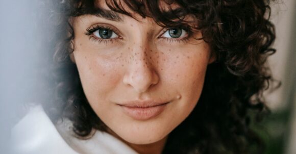 15 Physical Traits Often Linked to Conventional Beauty