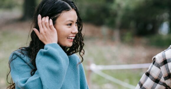 9 everyday behaviors that may influence how men perceive attraction