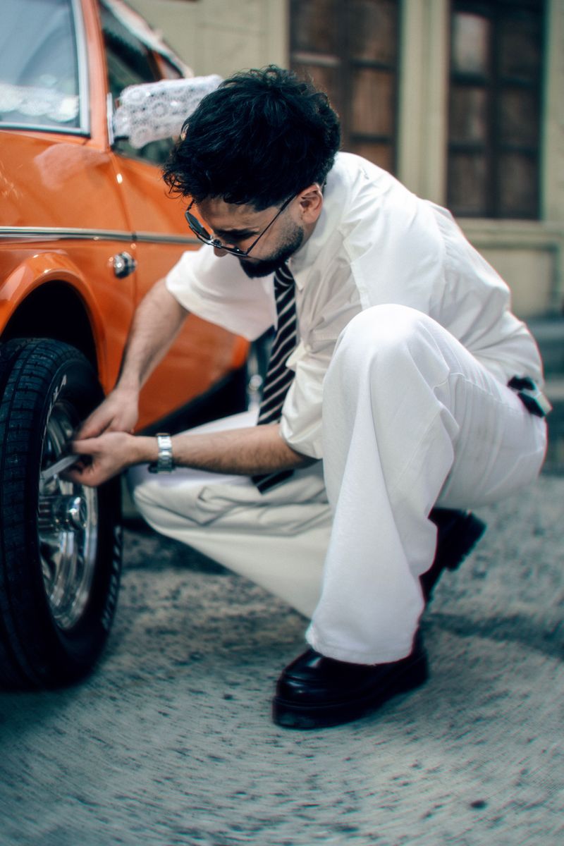 Changing a flat tire on the roadside yourself