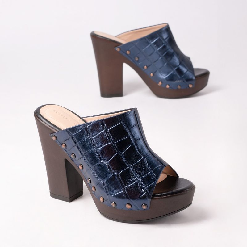 Dated Round-Toe Wedges