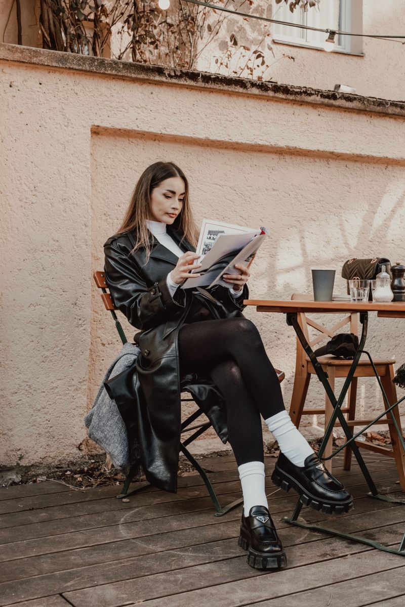 Picking simple, structured shoes over heavily branded sneakers