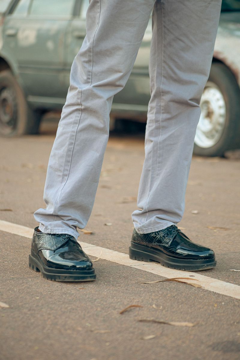 Trousers pooling around the shoes