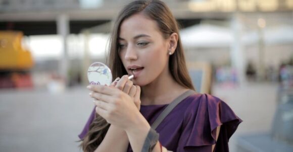 Focusing Less on Your Looks May Have Benefits for These 15 Reasons