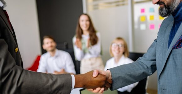 Older Generations Often Maintain These 14 Traditional Manners
