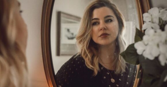 People who don’t see themselves as conventionally attractive may develop these 16 habits