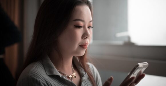 10 phrases that can reflect feelings of insecurity in women