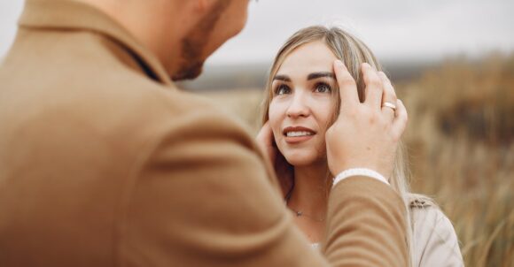 11 Signs She Believes in You as Much as She Loves You