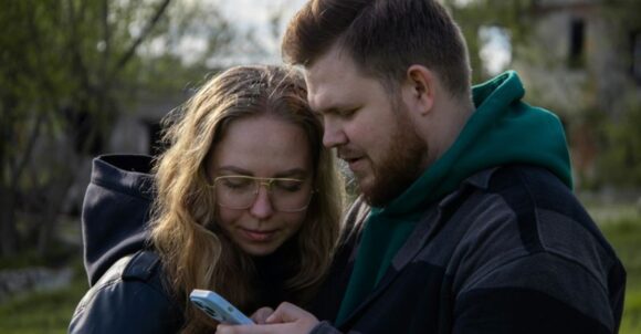 12 Controlling Relationship Behaviors That Can Be Mistaken for Affection