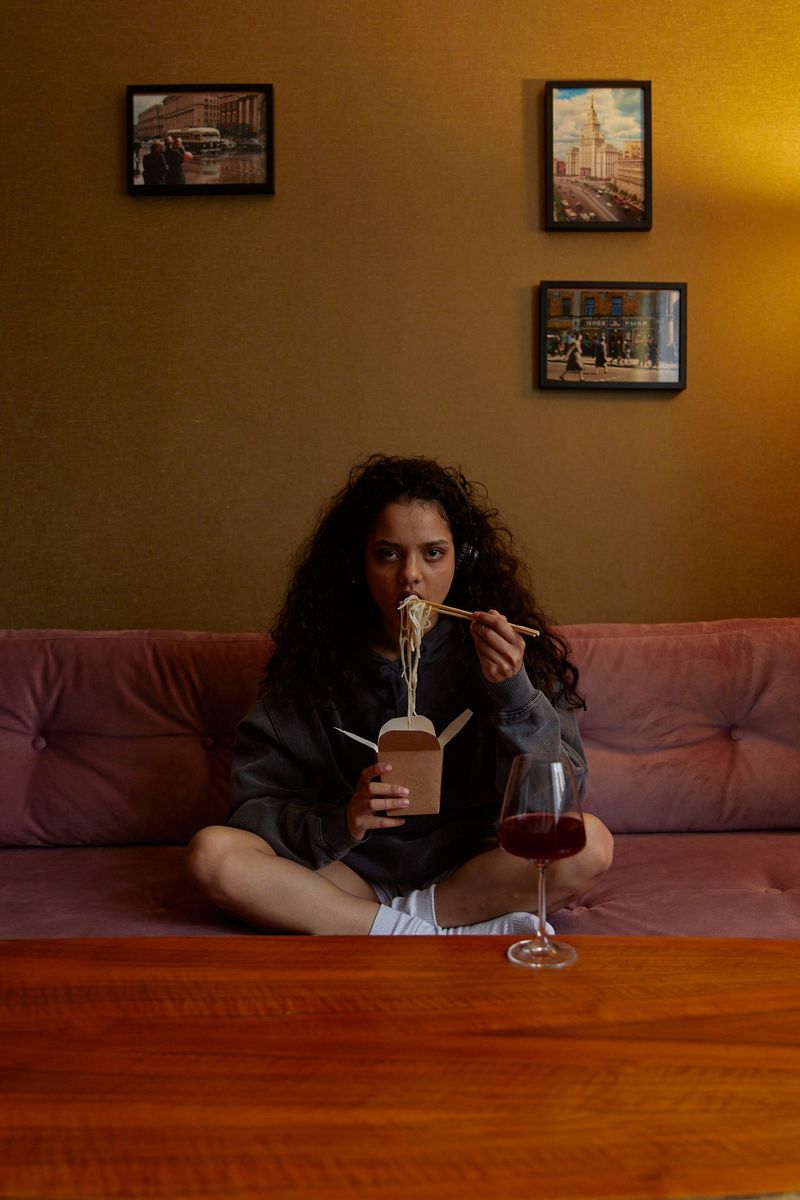 Eating Meals in Front of a Screen