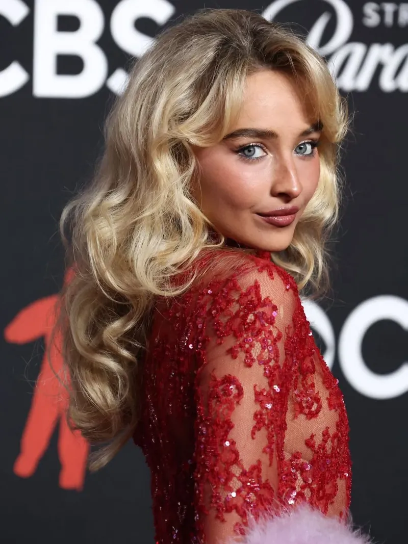 Sabrina Carpenter House Tour Look