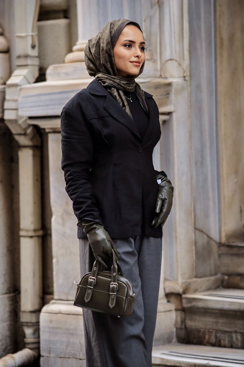 Tiny Bags With No Room for Gloves
